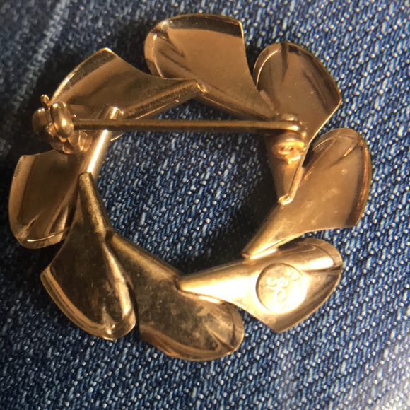 Unique Vintage Classic Leafy Wreath Shape 14kt/1/20 Gold filled, signed brooch. - Picture 3 of 8